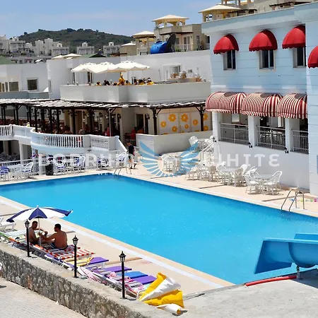 Вилла Bodrum Flamingo 4 Bed 4 Bath Duplex Holiday With Seaview *